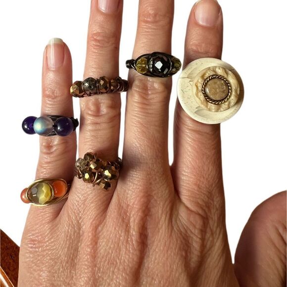 Six wire beaded rings, ranging from 3.5-7 in size - Picture 1 of 4